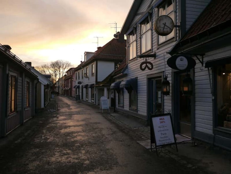 1-day 7h Royal Palace and Castle Tour from Stockholm - Sigtuna: Sweden’s Oldest Town at Midday