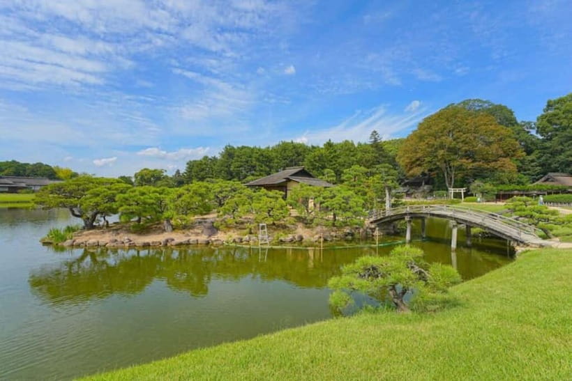 1-Day Tour from Okayama: Kurashiki, Gardens & Okayama Castle - Okayama Castle and its black Crow Castle tower