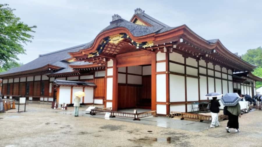 2.5-Hour Nagoya Tour: Castle History, Local Food & City View - The guides make the difference