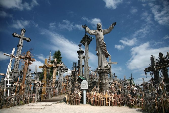 2 countries! Hill of Crosses, Rundale Palace and Bauska castle - Key points to know before booking