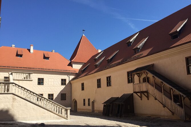 2 countries! Hill of Crosses, Rundale Palace and Bauska castle - Is $157.28 a good price?