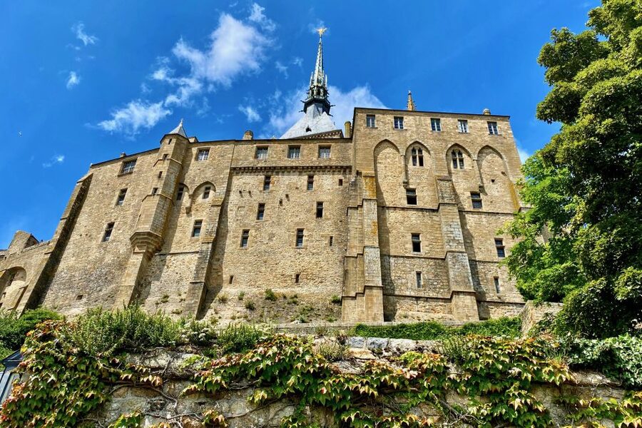 2-day Private D-Day Mont Saint-Michel 3 Castles by Mercedes - Overlord Museum adds equipment and detail