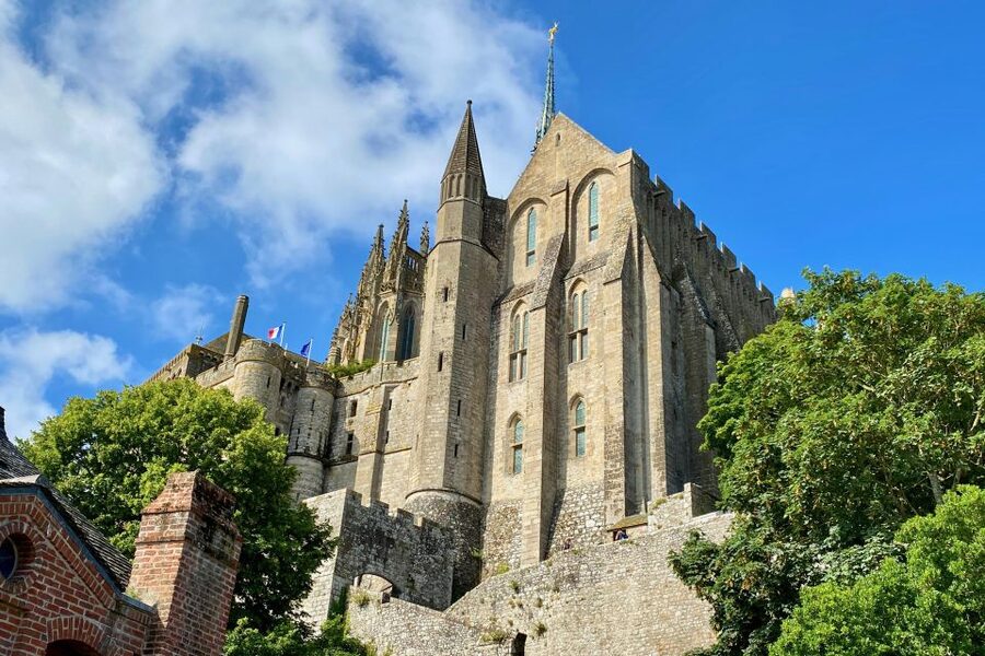2-day Private D-Day Mont Saint-Michel 3 Castles by Mercedes - Is this two-day route worth the hard running?