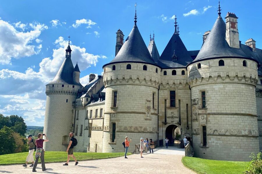 2-day Private Top 6 Loire Valley Castles from Paris Mercedes - Key points at a glance