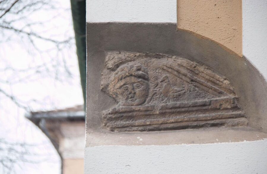 2 Hours Buda Castle Walking Tour - Walk with a Historian - Key points to know before booking