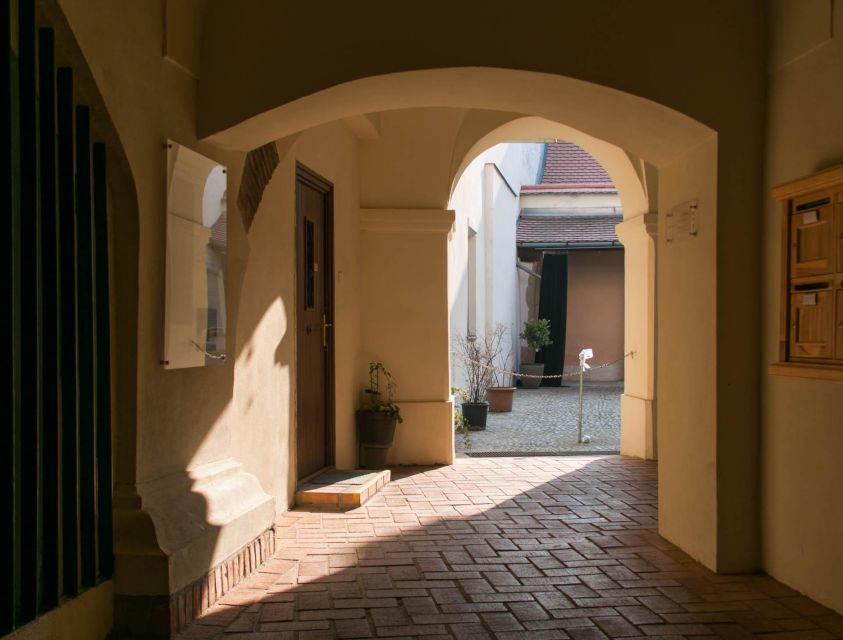 2 Hours Buda Castle Walking Tour - Walk with a Historian - Starting at Bécsi kapu Square