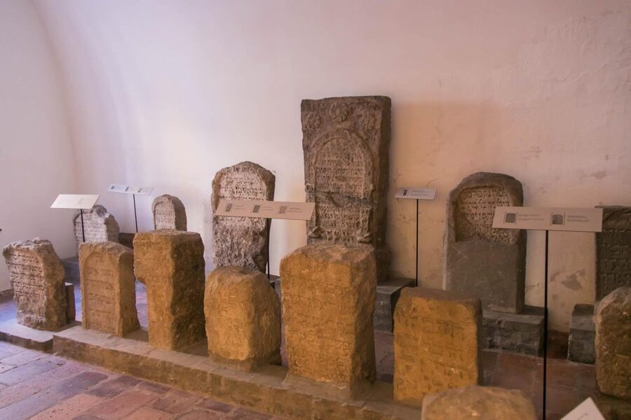 2 Hours Buda Castle Walking Tour - Walk with a Historian - The remains of Mary Magdalene Church