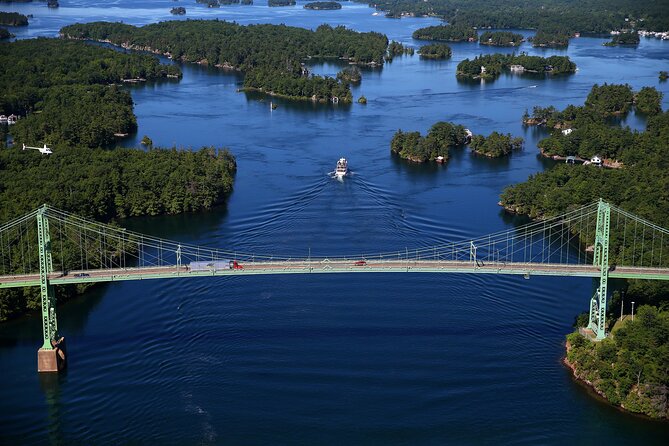 3-Hour 1000 Islands Cruise from Gananoque with views of Boldt Castle - The 1000 Islands Tower and the border in the water