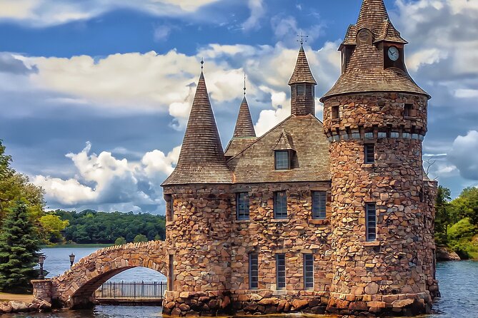 5-Hour 1000 Islands Boldt Castle Stopover Cruise from Gananoque - Millionaires’ Row, Zavikon Island, and the river story