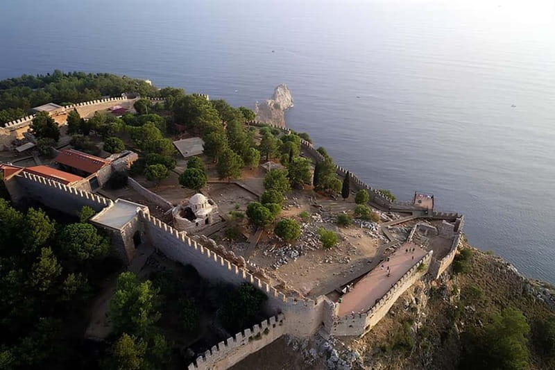 Alanya: Castle Sunset Tour, Damlatas Cave&Cable Car Options - Guide quality, languages, and group mood