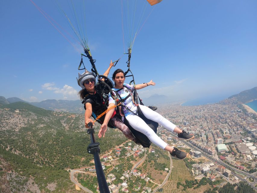 Alanya: Tandem Paragliding Over a Castle and the Sea - The pre-flight briefing and safety setup