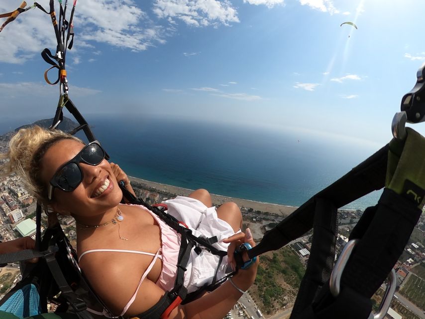 Alanya: Tandem Paragliding Over a Castle and the Sea - Castle, coastline, and the turquoise sea below