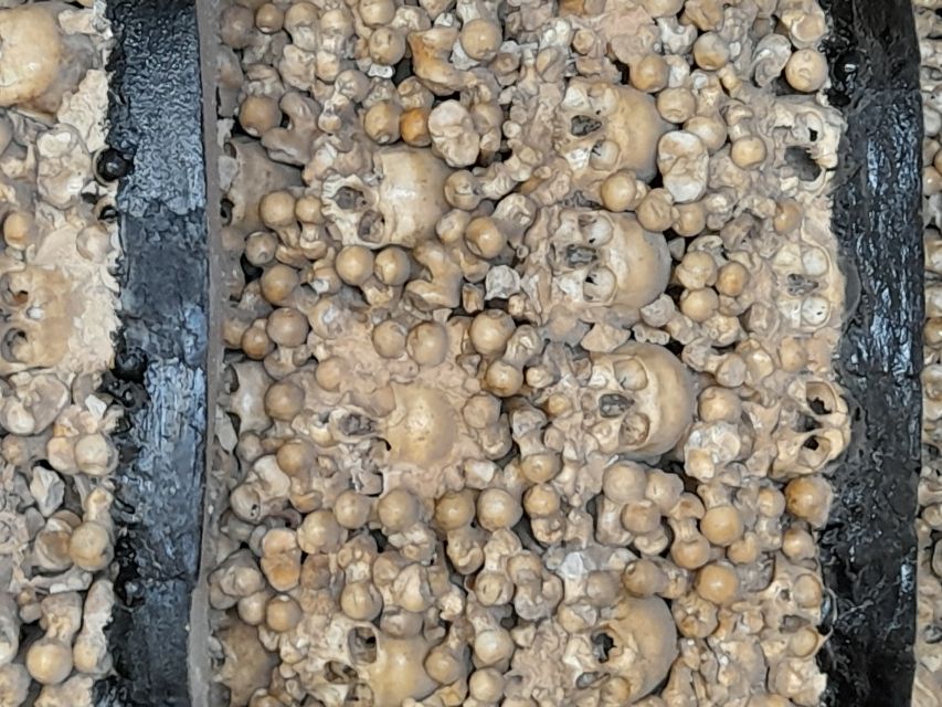 Albufeira: Silves Castle and Chapel of Bones, - Alcantarilha’s Chapel of Bones is brief but memorable