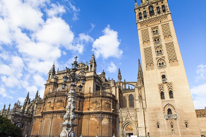 Alcazar, Cathedral and Giralda Guided Tour with Priority Tickets - Why this Seville combination works