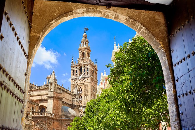 Alcazar, Cathedral and Giralda Guided Tour with Priority Tickets - Seville Cathedral: 75 minutes beneath a vast roof