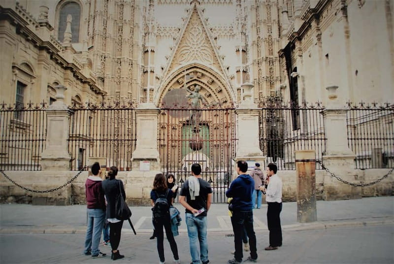 Alcazar & Cathedral of Seville Exclusive Group max. 9 guests - Seville Cathedral: a vast church with a museum inside