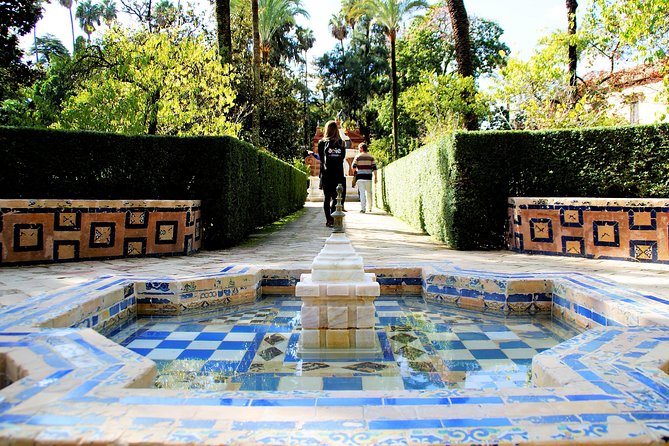 Alcazar of Seville Exclusive Group, max. 9 travelers - The gardens: a short walk with room to continue