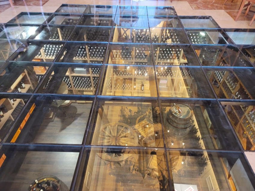 Alicante:Beatiful Castle of Mola+tasting of local wine - Tasting three signature Alicante wines