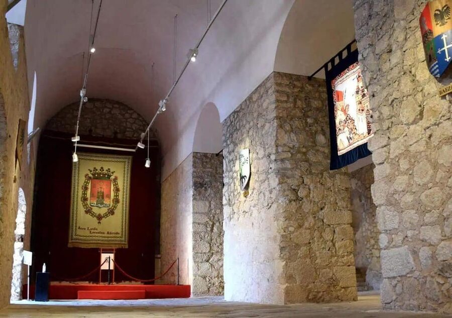 Alicante: Bullring and Castle Guided Tour with Taxi Transfer - Accessibility and practical preparation