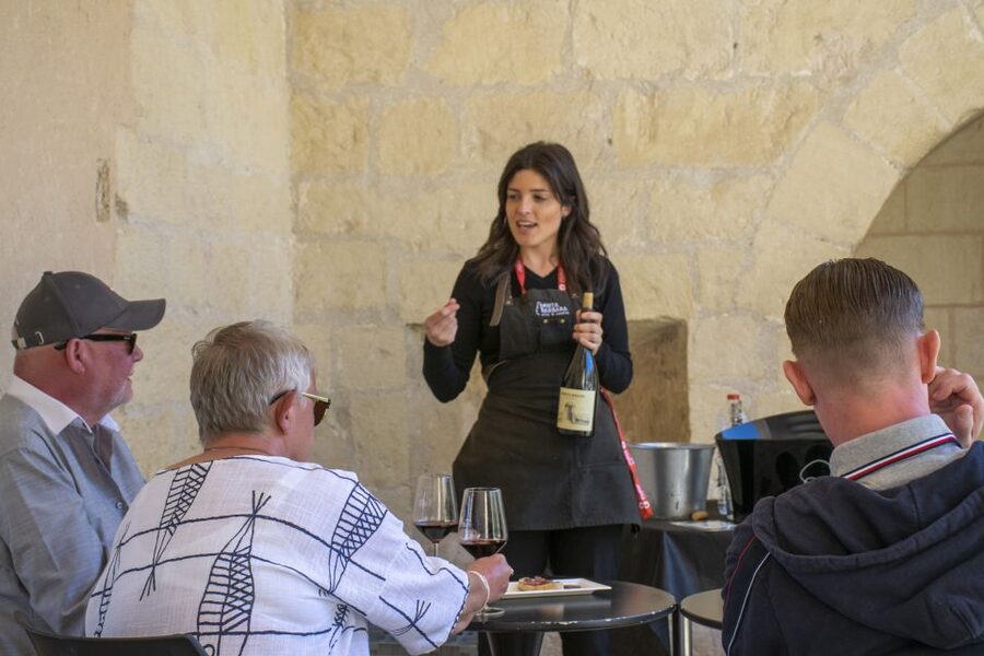 Alicante: Santa Bárbara Castle Wine Tasting & Tapas - Finding Santa Catalina Tower and the tasting room