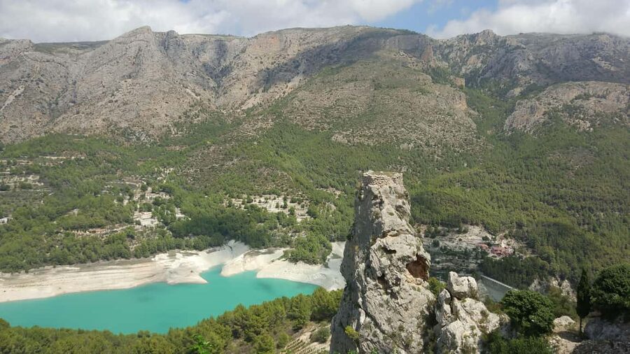 Alicante, Santa Pola, Benidorm: Castle & Village Guadalest - Entering the old village through the rock