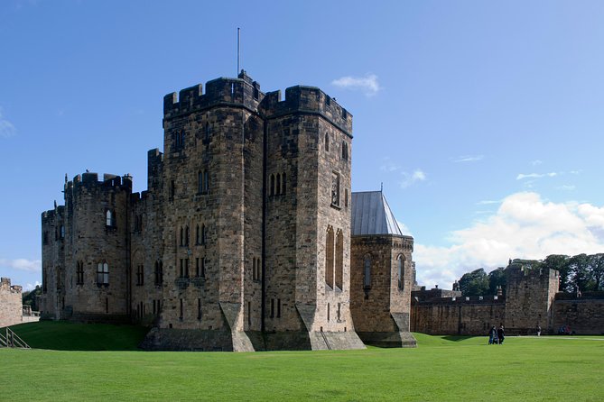 Alnwick Castle, Northumberland and Borders Tour with Admission - Why this day trip works from Edinburgh