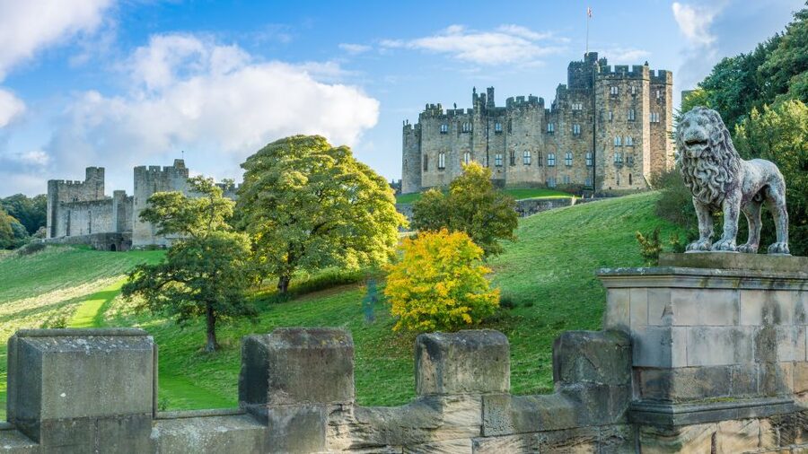 Alnwick Castle, Northumberland & Scottish Borders 1-Day Tour - Holy Island and Lindisfarne’s changing tides