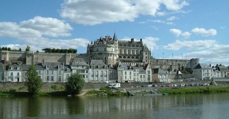 Amboise: Private Guided Tour of the Castle with Entry Ticket - Why Château d’Amboise feels different from other Loire castles