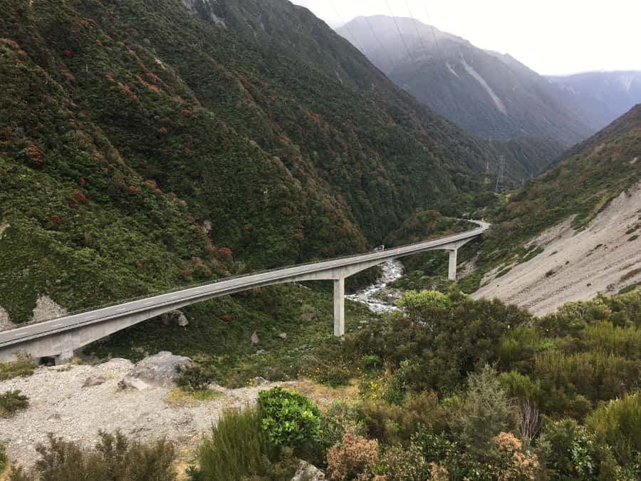 Arthur's Pass: TranzAlpine Train and Castle Hill Day Tour - What the minibus return adds