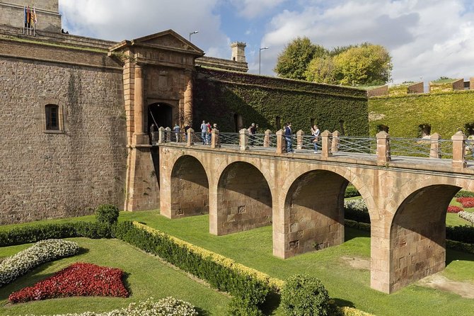 Barcelona Best Views: Old Town and Montjuic Castle Private Tour - Riding the Montjuic funicular toward the high ground