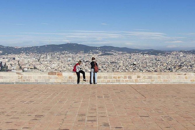 Barcelona Best Views: Old Town and Montjuic Castle Private Tour - Inside Montjuic Castle and its political past
