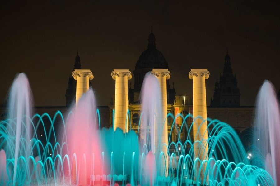 Barcelona Cable Car Sky Views, Magic Fountain & Castle Visit - Exploring Montjuïc Castle and its dungeons