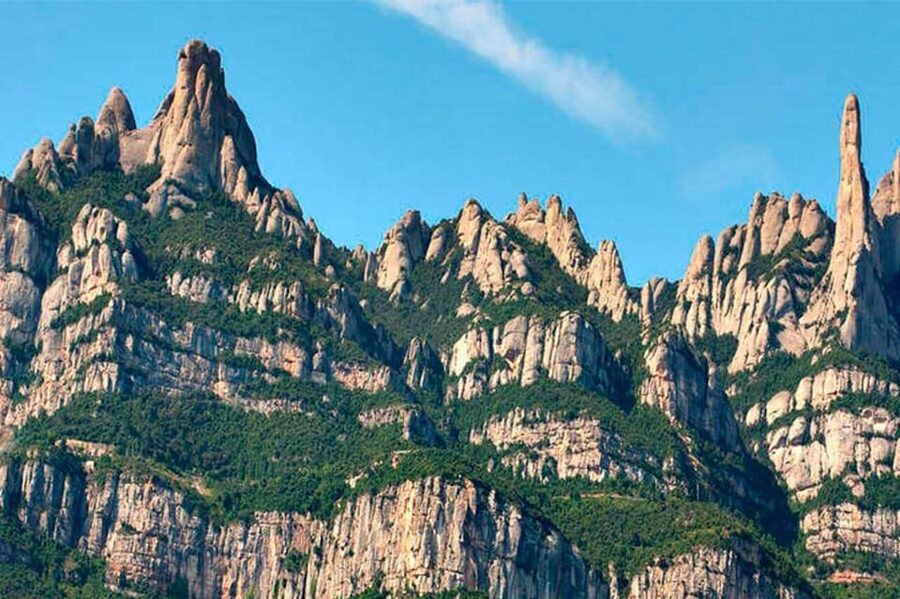 Barcelona: Monserrat, Castle and Salt Private Tour - Art and Archaeology at the Montserrat Museum
