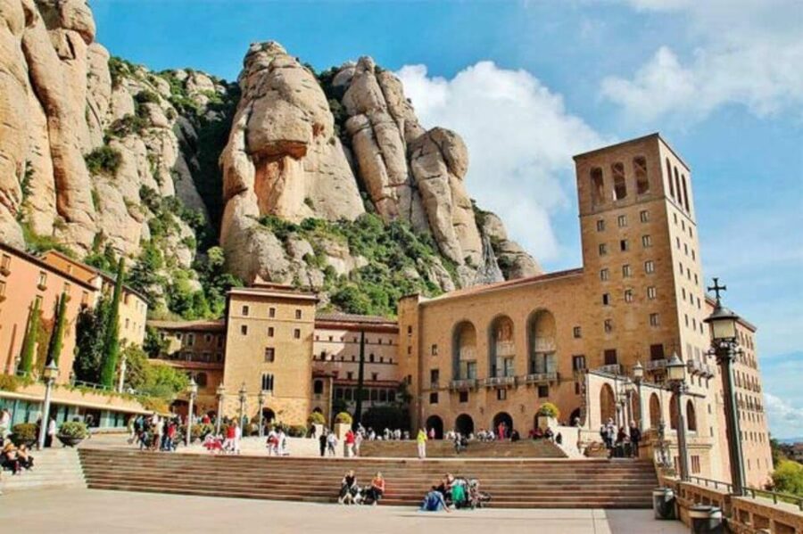 Barcelona: Private Tour Castles, Salt, Montserrat and Wines - Key points at a glance