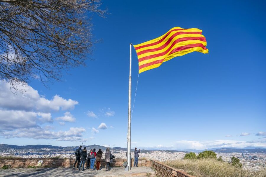 Barcelona: Walking tour with Montjuic Castle & Cable Car - Key points to know before you book