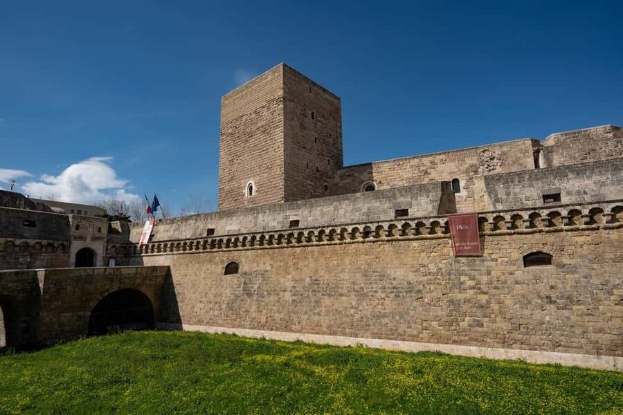 Bari: Norman-Swabian Castle Entry Ticket - The Gipsoteca and Puglia in plaster