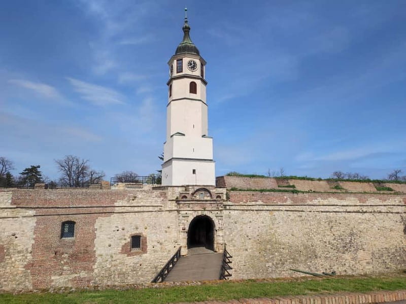 Belgrade: Guided City Tour and Kalemegdan Fortress Visit - The private option: Hotel Moskva and Skadarlija
