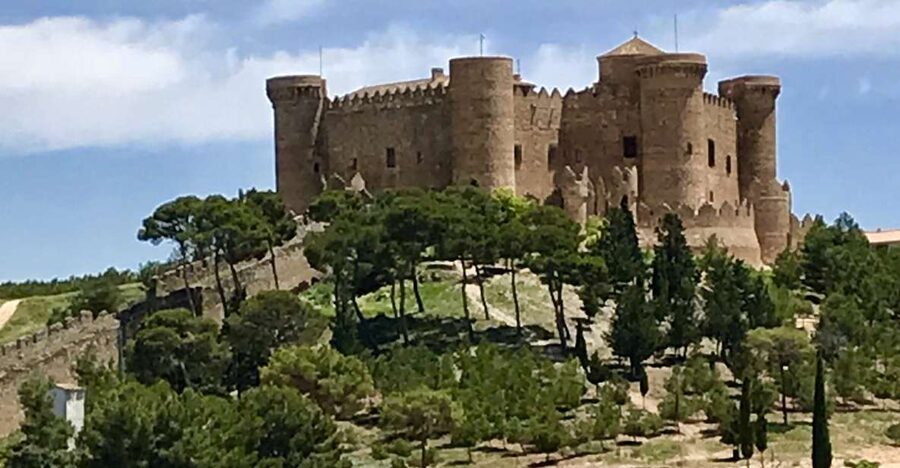Belmonte Castle Entry Ticket with Audio Guide - Crossing the drawbridge into Belmonte Castle