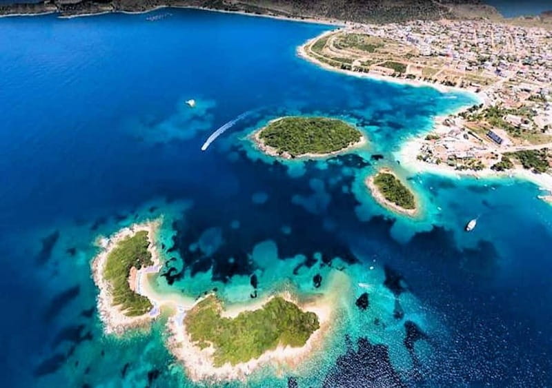 Best of Saranda: Blue Eye, Butrint, Ksamil & Lekuresi Castle - Lekuresi Castle gives you the best first view