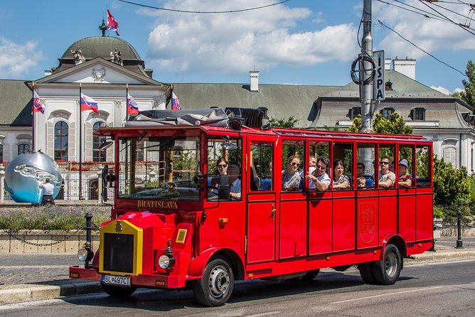 Big Castle Tour in Bratislava by Presporacik Sightseeing Vehicle - Why this short ride works in Bratislava