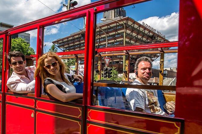 Big Castle Tour in Bratislava by Presporacik Sightseeing Vehicle - What the audio guide adds