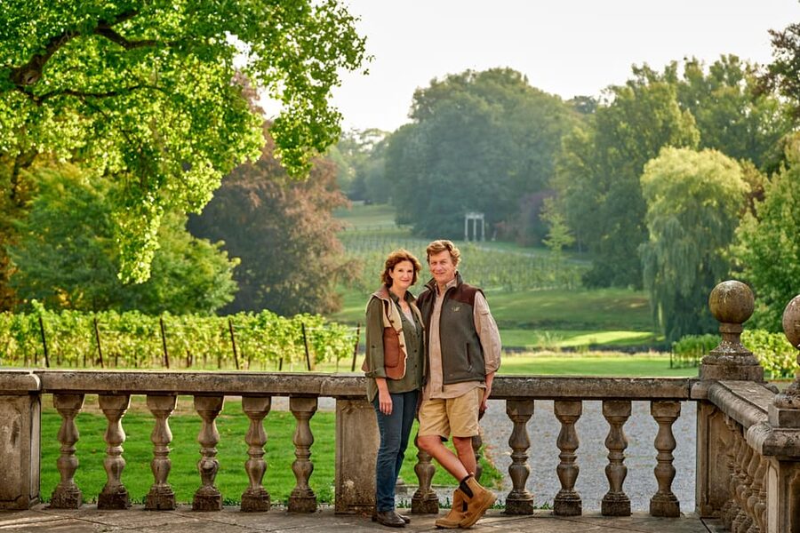 Bioul (near Dinant) : Château de Bioul Tour and Wine Tasting - The centenary park adds breathing room