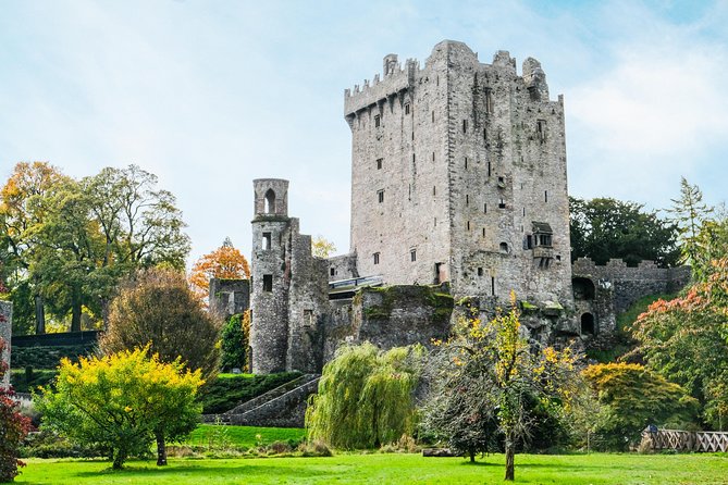 Blarney, Rock of Cashel & Cahir Castles Day Tour From Dublin - Starting before sunrise at the Molly Malone statue