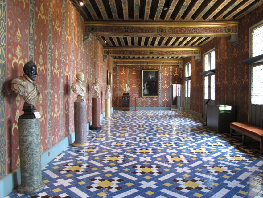 Blois: Private Tour of Blois Castle with Entry Tickets - Royal apartments with furniture and fireplaces