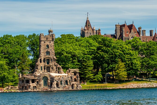Boldt Castle and 2 Nation Tour - Crossing into Canada without a passport