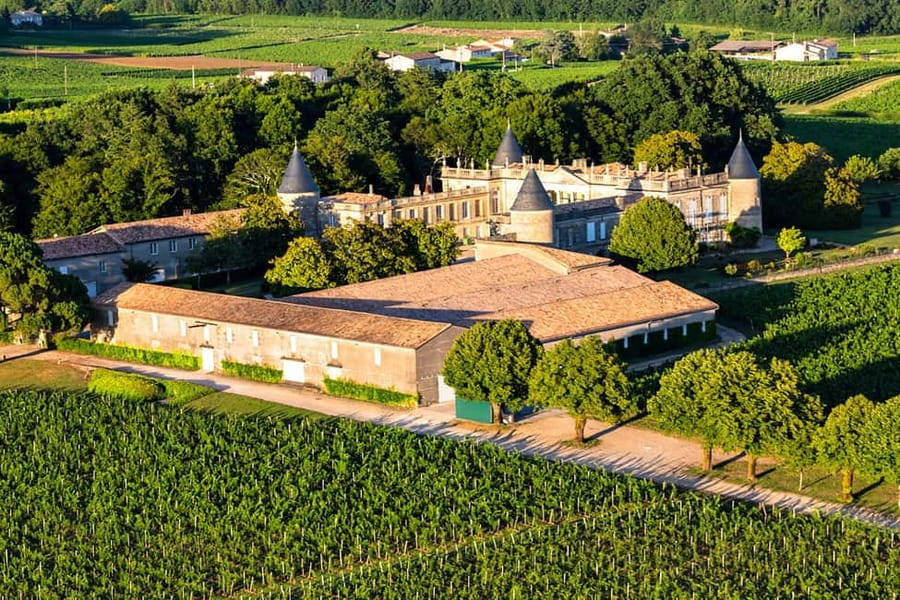Bordeaux: Panoramic flight over vineyards and castles - Why an aerial view changes Bordeaux