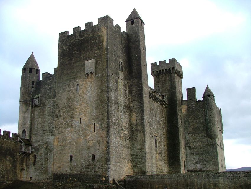 Bordeaux to Dordogne: Castles & Villages Private Tour - Les Eyzies and the prehistoric Dordogne