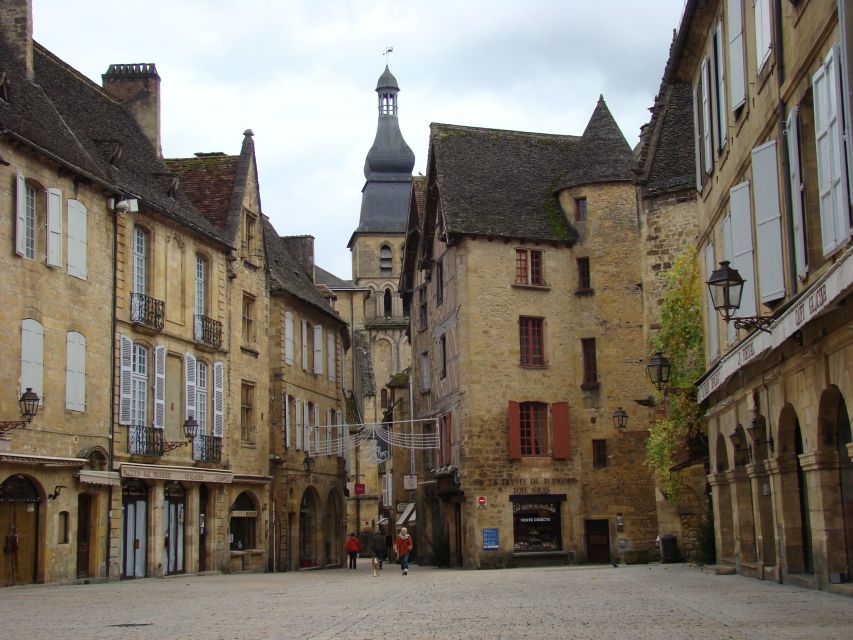 Bordeaux to Dordogne: Castles & Villages Private Tour - Two hours in Sarlat-la-Canéda