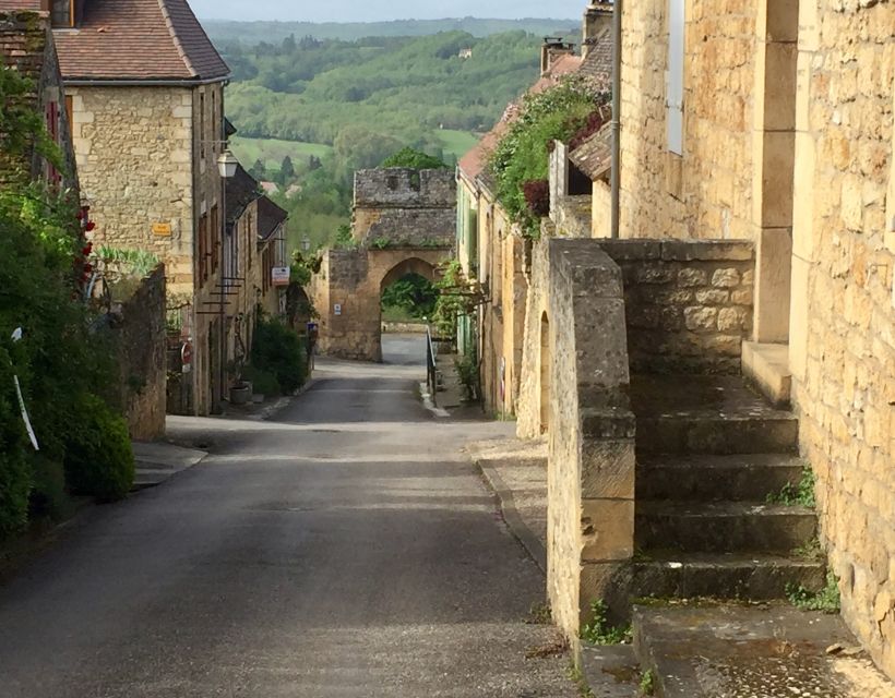Bordeaux to Dordogne: Castles & Villages Private Tour - The long ride from Bordeaux into Dordogne country