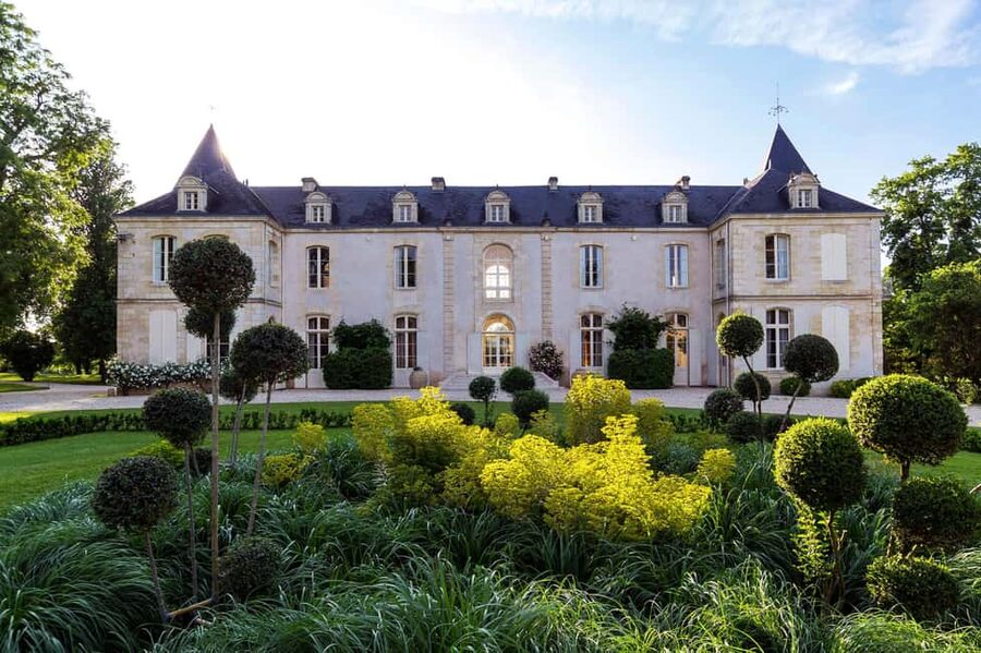 Bordeaux: Visit to Château de Reignac and prestige tasting - Arriving at Château de Reignac near Bordeaux